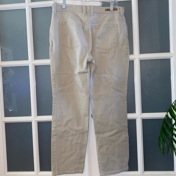 GUC Women’s Size 12P, Gloria Vanderbilt Jeans 5 Pocket Tan/Khaki Jeans - Picture 3 of 13